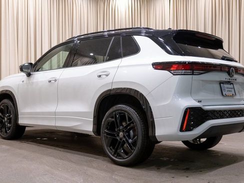 New 2026 Volkswagen Tiguan SE R-Line image 5