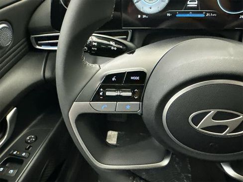 New 2025 Hyundai Elantra Limited image 25
