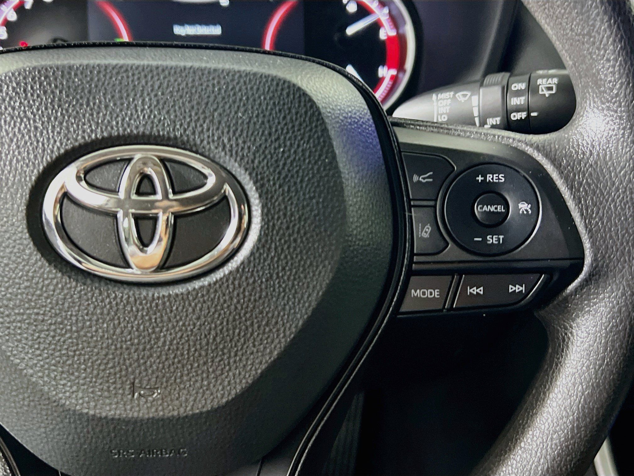 Used 2025 Toyota RAV4 XLE w/ Convenience Package FWD image 19