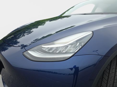 Used 2022 Tesla Model Y Long Range AWD/4WD image 32