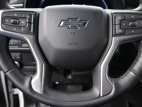 Used 2024 Chevrolet Suburban Z71 image 33