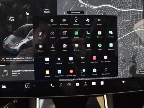 Used 2021 Tesla Model Y Long Range image 36