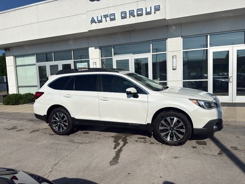 Used 2017 Subaru Outback 2.5i Limited AWD/4WD image 2