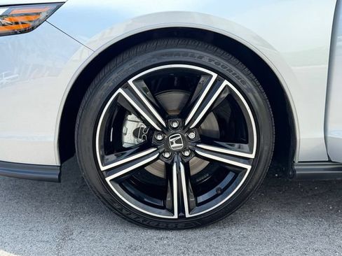 Used 2025 Honda Accord Sport image 9