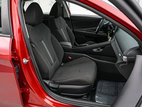 Used 2025 Hyundai Elantra SE image 20