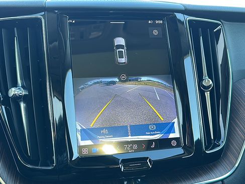 Used 2022 Volvo XC60 T8 Inscription Expression w/ Advanced Package image 31