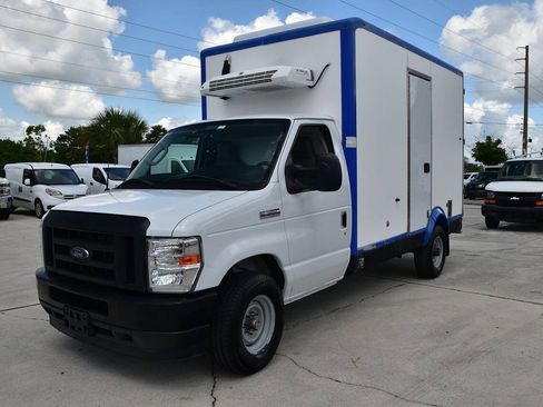 Used 2023 Ford E-350 and Econoline 350 Super Duty w/ Power Windows & Locks Group RWD image 3