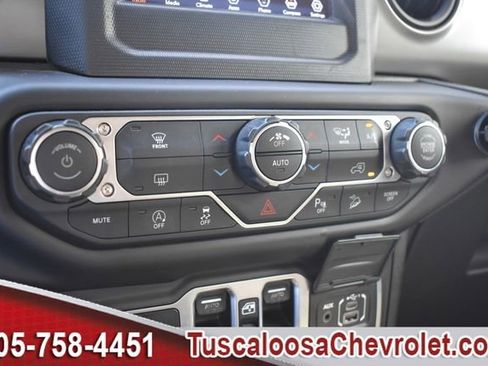 Used 2018 Jeep Wrangler Unlimited Sport S image 33