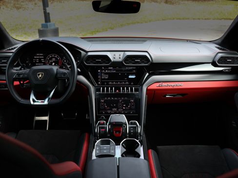 Used 2023 Lamborghini Urus S image 6