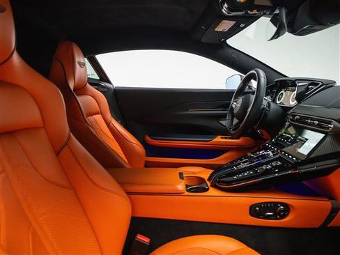 Used 2025 Aston Martin V8 Vantage Coupe image 25