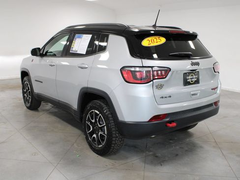 Used 2025 Jeep Compass Trailhawk AWD/4WD image 7