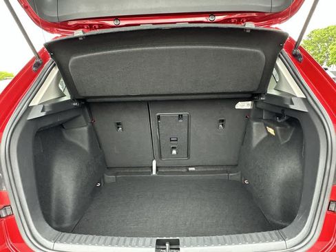 Used 2022 Volkswagen Taos SE w/ Panoramic Sunroof Package FWD image 25