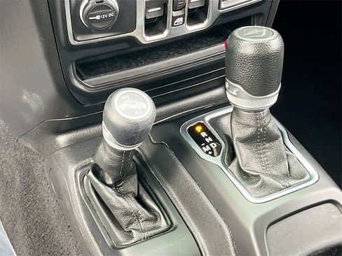 Certified 2023 Jeep Gladiator Sport image 16