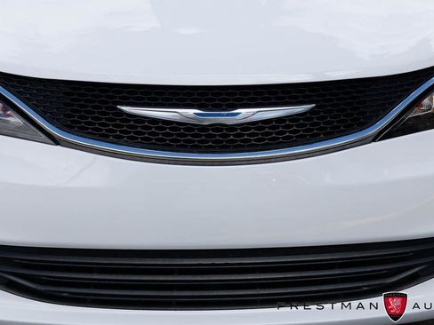 Used 2017 Chrysler Pacifica Touring image 40