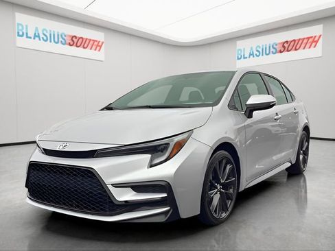 Used 2024 Toyota Corolla SE FWD image 7