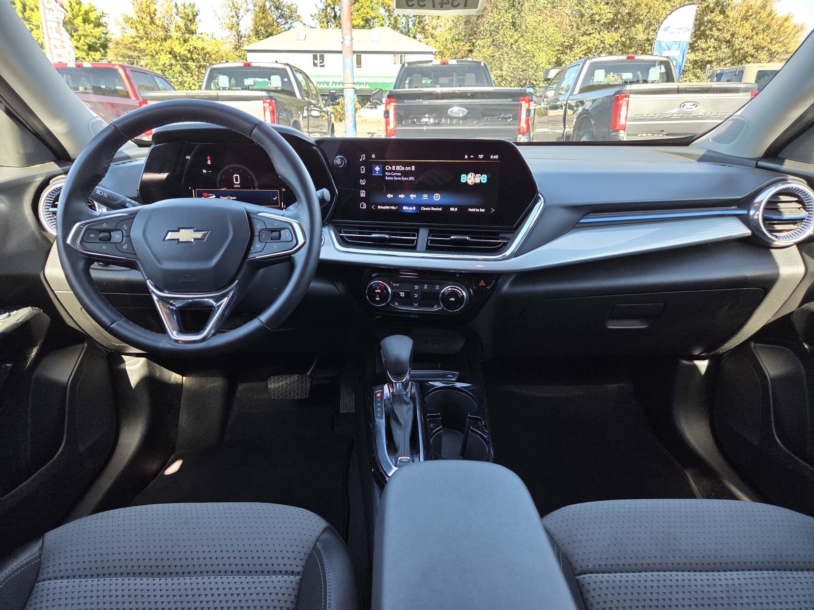 Used 2025 Chevrolet Trax LT w/ LT Convenience Package FWD image 15