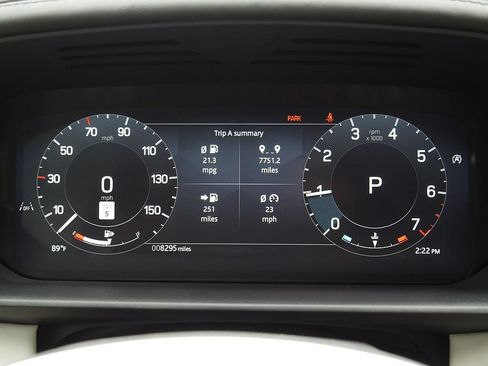 Used 2025 Land Rover Discovery Metropolitan Edition AWD/4WD image 32