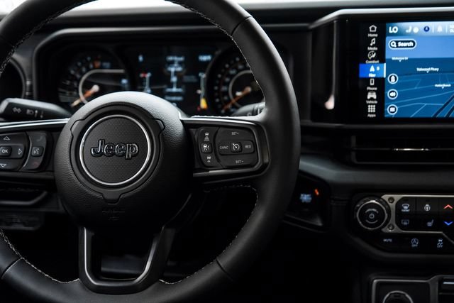 Used 2025 Jeep Gladiator Rubicon w/ Safety Group AWD/4WD image 59