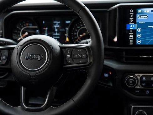 Used 2025 Jeep Gladiator Rubicon w/ Safety Group AWD/4WD image 59