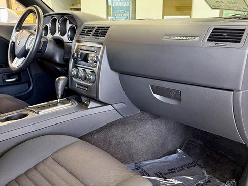 Used 2011 Dodge Challenger R/T image 11