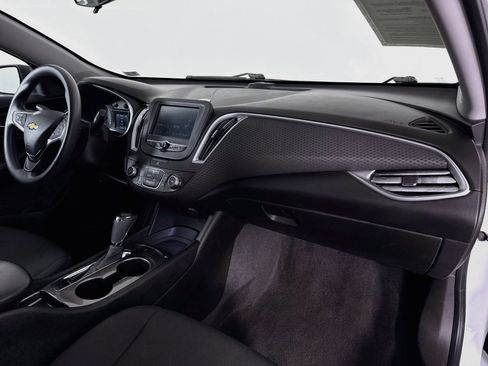 Used 2018 Chevrolet Malibu LS FWD image 25