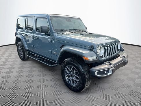 Used 2024 Jeep Wrangler Unlimited Sahara w/ Technology Group AWD/4WD image 4