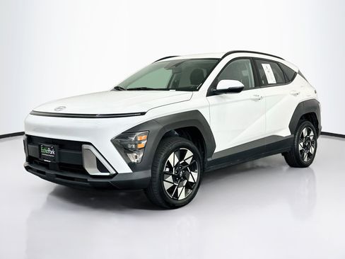 Used 2025 Hyundai Kona SEL AWD/4WD image 3