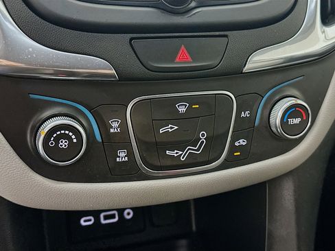 Used 2019 Chevrolet Equinox LS image 22