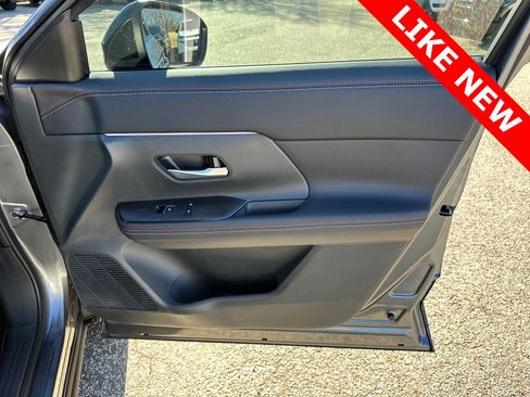 Certified 2025 Nissan Kicks SR image 14