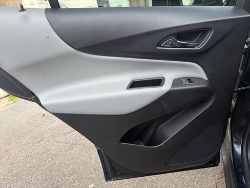 Used 2021 Chevrolet Equinox LT FWD image 22