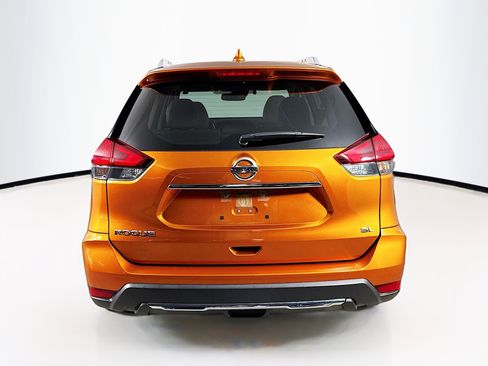 Used 2017 Nissan Rogue SL w/ SL Premium Package image 32