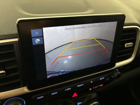 Used 2025 Hyundai Venue SEL FWD image 30