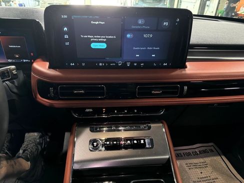 Used 2025 Lincoln Aviator Reserve AWD/4WD image 22