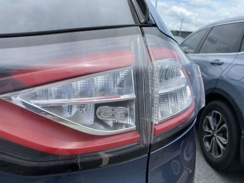 Used 2018 Ford Edge SE FWD image 10