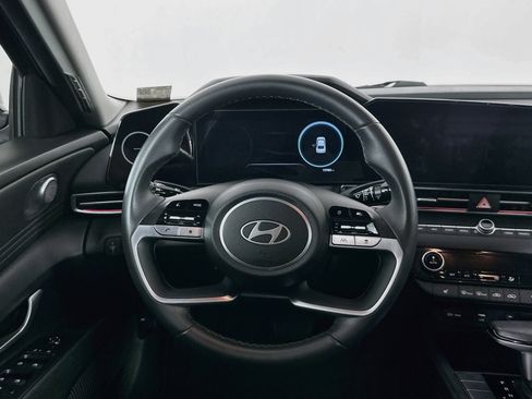 Used 2025 Hyundai Elantra SEL w/ Cargo Package FWD image 18