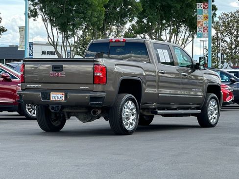 Used 2015 GMC Sierra 2500 Denali w/ Duramax Plus Package RWD image 3