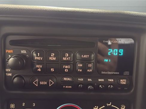 Used 2002 Chevrolet Avalanche 2500 image 14