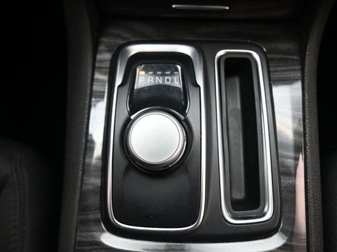 Used 2021 Chrysler 300 Touring w/ Sport Appearance Package RWD image 9