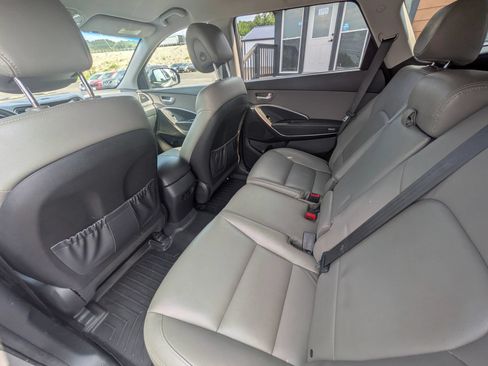Used 2017 Hyundai Santa Fe SE AWD/4WD image 27