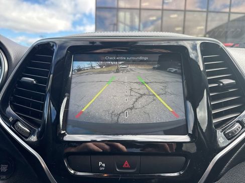 Used 2020 Jeep Cherokee Limited image 23