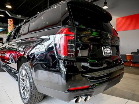 Used 2025 Chevrolet Suburban Z71 image 13