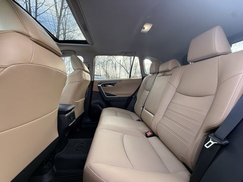 Used 2022 Toyota RAV4 Limited image 32