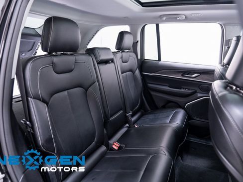 Used 2022 Jeep Grand Cherokee Limited image 43