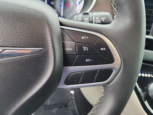 Certified 2023 Chrysler Voyager LX FWD image 6