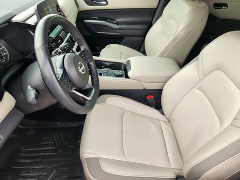 Used 2023 Nissan Pathfinder SL AWD/4WD image 13