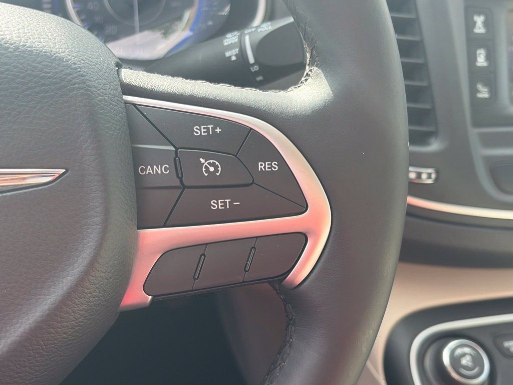 Used 2015 Chrysler 200 Limited w/ Convenience Group FWD image 19