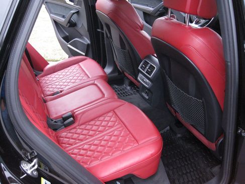 Used 2018 Audi SQ5 Prestige w/ Prestige Package image 33