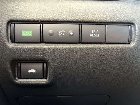 Used 2025 Nissan Sentra SV FWD image 22