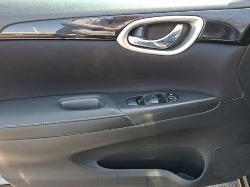 Used 2018 Nissan Sentra SV FWD image 13