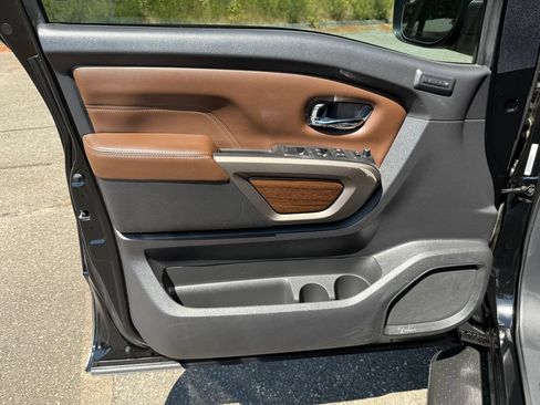 Used 2021 Nissan Titan Platinum Reserve w/ Moonroof Package RWD image 31